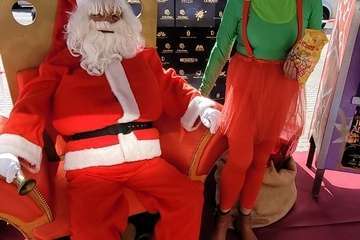 Recogida solidaria de juguetes en la rambla Pedro Lezcano de Los Llanos de Telde/Francisco Javier Santana y Jesús Ruiz Mesa.